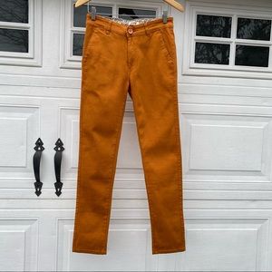 Lightweight orange Levi’s jeans